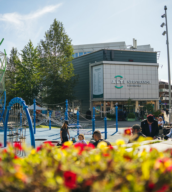 Alti Nerstranda_aurora_fasade_tromsø_blomster.jpg